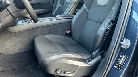 Volvo XC60 2.0 B4 D AWD Business Plus Auto