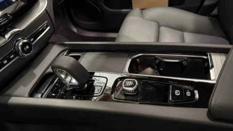 Volvo XC60 T6 Recharge Plus Dark AWD Auto 257 kW (350 CV)