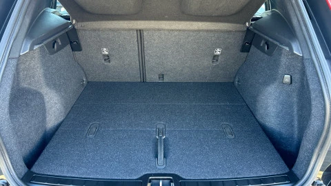 Volvo XC40 2.0 B3 G Essential Auto