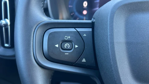 Volvo XC40 2.0 B3 G Essential Auto