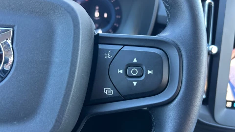 Volvo XC40 2.0 B3 G Essential Auto