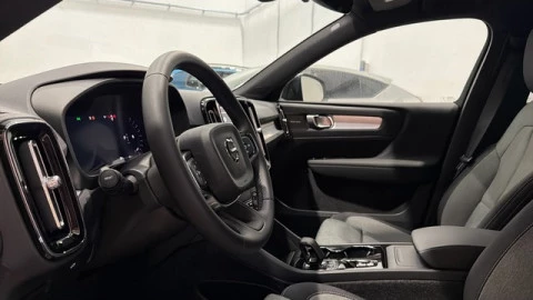 Volvo XC40 B3 G Plus Dark Auto 120 kW (163 CV)