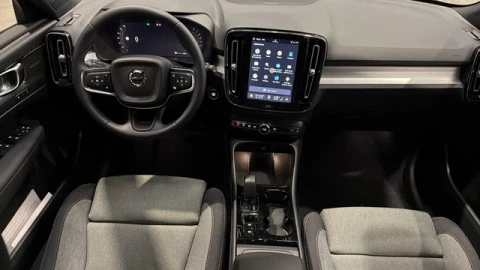 Volvo XC40 B3 G Plus Dark Auto 120 kW (163 CV)