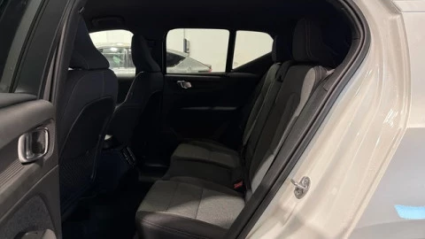 Volvo XC40 B3 G Plus Dark Auto 120 kW (163 CV)