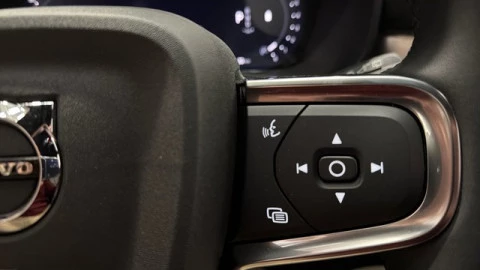 Volvo XC40 B3 G Plus Dark Auto 120 kW (163 CV)