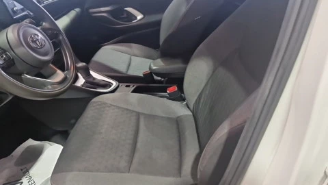 Toyota Yaris 1.5 120H Business Plus