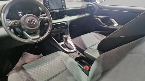 Toyota Yaris 1.5 120H Business Plus