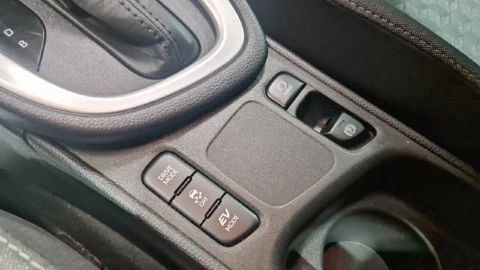 Toyota Yaris 1.5 120H Business Plus