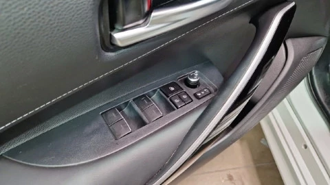 Toyota Corolla 1.8 125H STYLE E-CVT