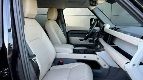 Land Rover Defender 2.0 Si4 404 SE 110 Auto 4WD PHEV