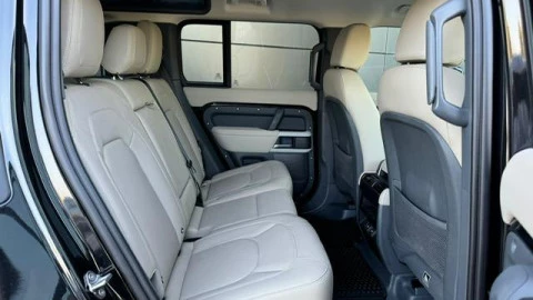 Land Rover Defender 2.0 Si4 404 SE 110 Auto 4WD PHEV