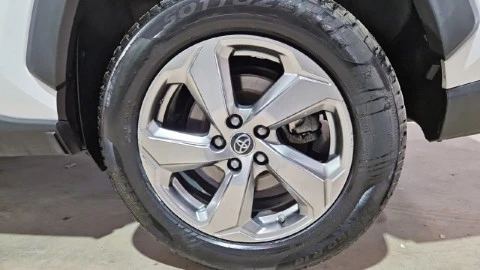 Toyota Rav4 2.5l 220H Luxury