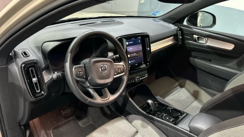 Volvo XC40 2.0 B3 G Plus Dark Auto
