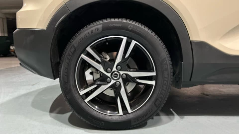 Volvo XC40 2.0 B3 G Plus Dark Auto