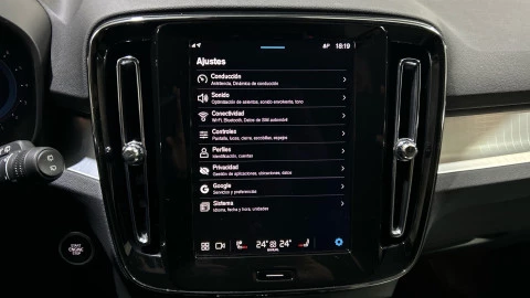Volvo XC40 2.0 B3 G Plus Dark Auto