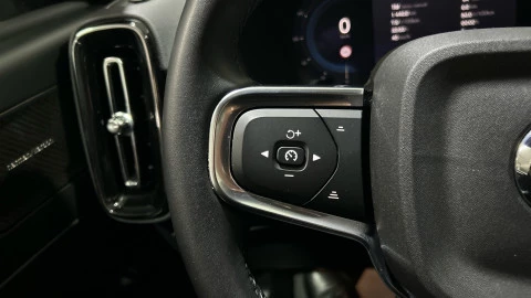 Volvo XC40 2.0 B3 G Plus Dark Auto