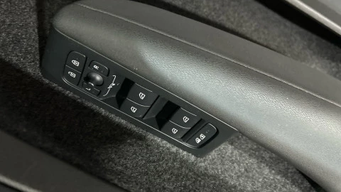 Volvo XC40 2.0 B3 G Plus Dark Auto