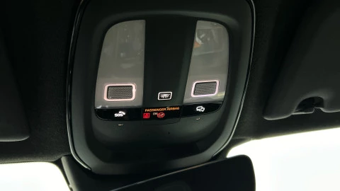 Volvo XC40 2.0 B3 G Plus Dark Auto