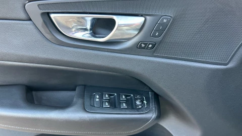 Volvo XC60 2.0 T6 AWD Recharge Plus Dark Auto