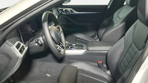 BMW i4 eDrive35