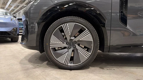 Lynk & Co 08 1.5 PHEV More 257 kW (350 CV)