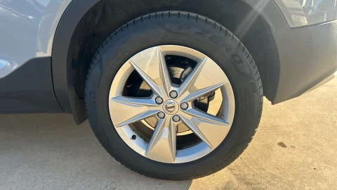 Volvo XC40 2.0 B3 G Core Dark Auto