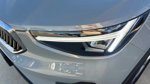 Volvo XC40 2.0 B3 G Core Dark Auto