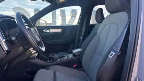 Volvo XC40 2.0 B3 G Core Dark Auto