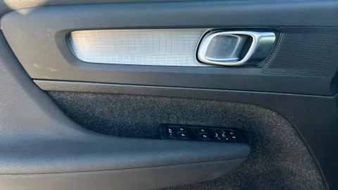 Volvo XC40 2.0 B3 G Core Dark Auto