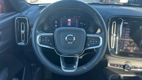 Volvo XC40 2.0 B3 G Core Dark Auto