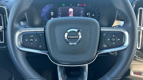 Volvo XC40 2.0 B3 G Core Dark Auto