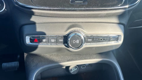 Volvo XC40 2.0 B3 G Core Dark Auto