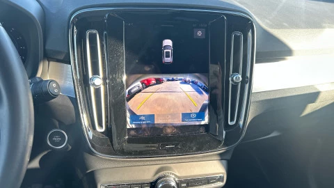 Volvo XC40 2.0 B3 G Core Dark Auto