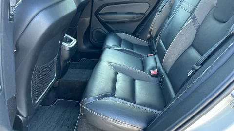 Volvo XC60 2.0 B4 D AWD R-Design Auto