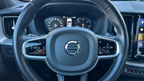 Volvo XC60 2.0 B4 D AWD R-Design Auto