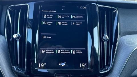 Volvo XC60 2.0 B4 D AWD R-Design Auto