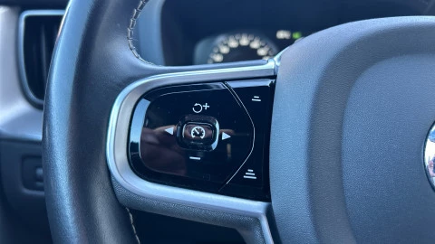 Volvo XC60 2.0 B4 D AWD R-Design Auto