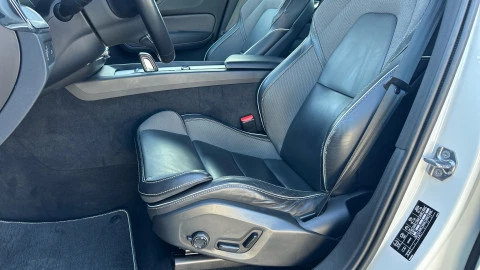 Volvo XC60 2.0 B4 D AWD R-Design Auto