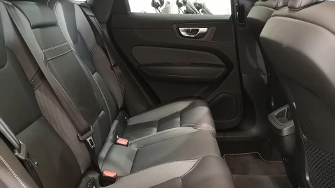 Volvo XC60 2.0 B4 G R-Design Auto