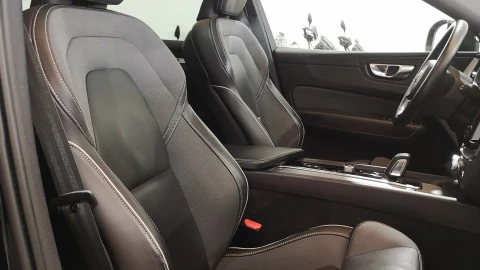 Volvo XC60 2.0 B4 G R-Design Auto