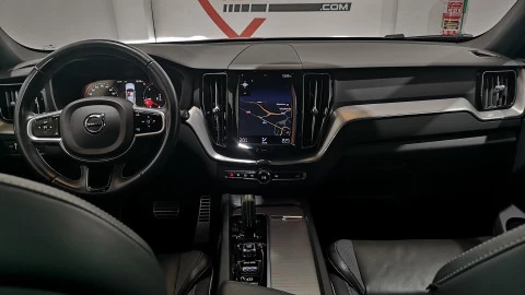 Volvo XC60 2.0 B4 G R-Design Auto