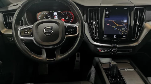 Volvo XC60 2.0 B4 G R-Design Auto