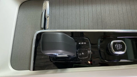 Volvo XC60 2.0 T6 AWD Recharge Plus Dark Auto