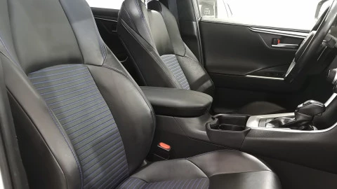 Toyota Rav4 2.5l 220H Feel!