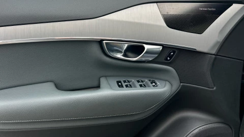 Volvo XC90 2.0 T8 AWD R-Design Auto