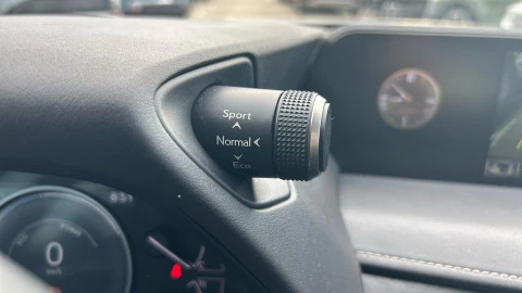 Lexus UX 2.0 250h Business