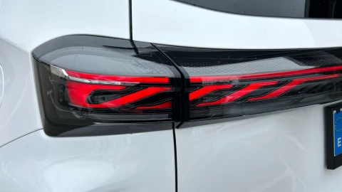 EBRO S400 1.5 DHE HEV Excellence CVT