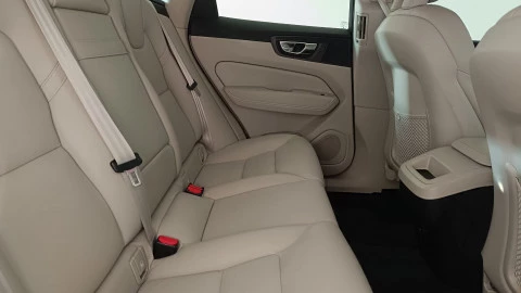 Volvo XC60 2.0 B4 D Momentum Pro Auto