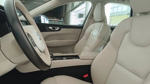 Volvo XC60 2.0 B4 D Momentum Pro Auto
