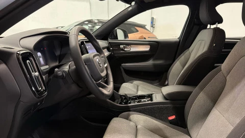 Volvo XC40 B3 G Plus Dark Auto 120 kW (163 CV)